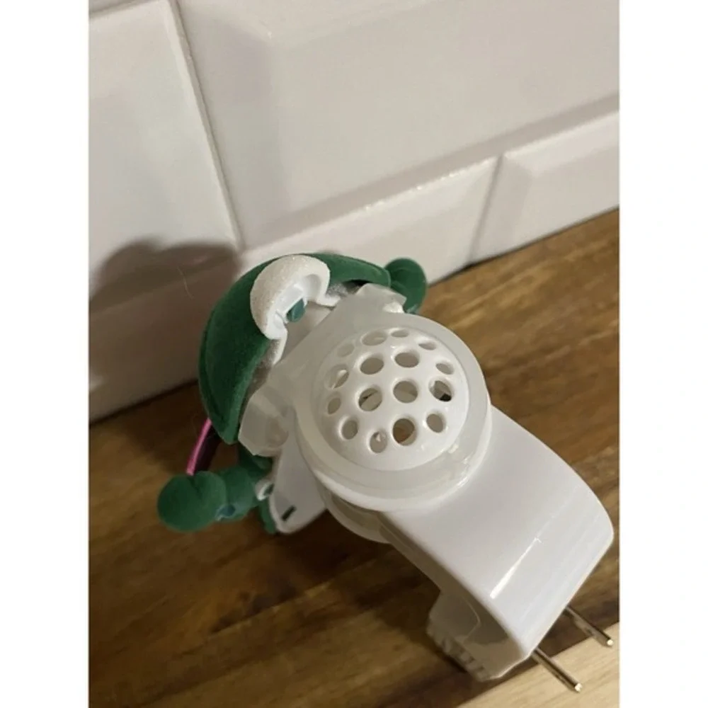 Bath & Body Works Holiday Christmas Snowman Wallflower Scent Plug In Night Light